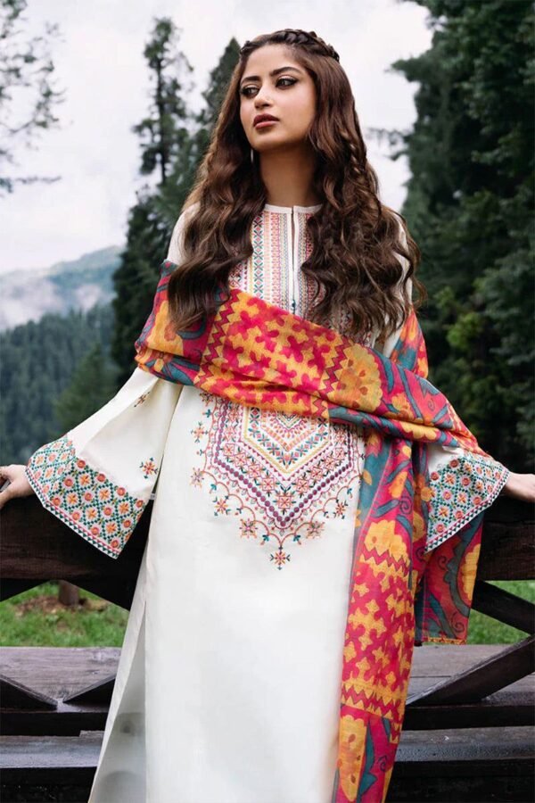 SAPPHIRE 3PC Lawn Suit with Printed Monark Tarkashi Dupatta